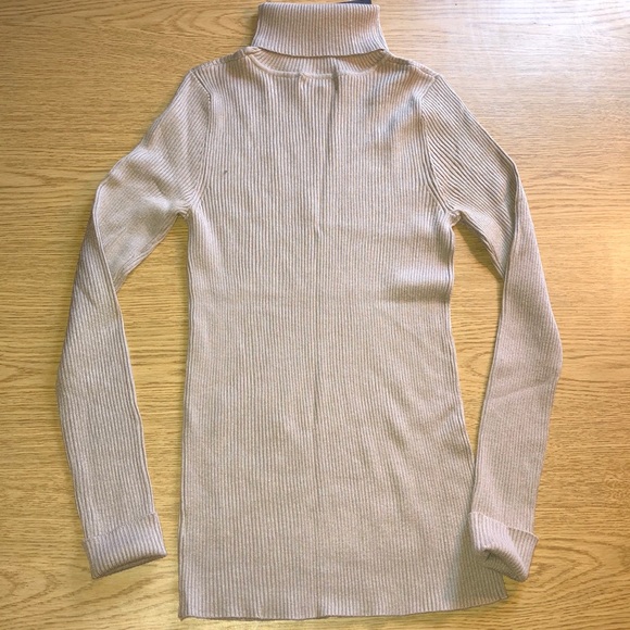 Turtle neck Top - Picture 4 of 4